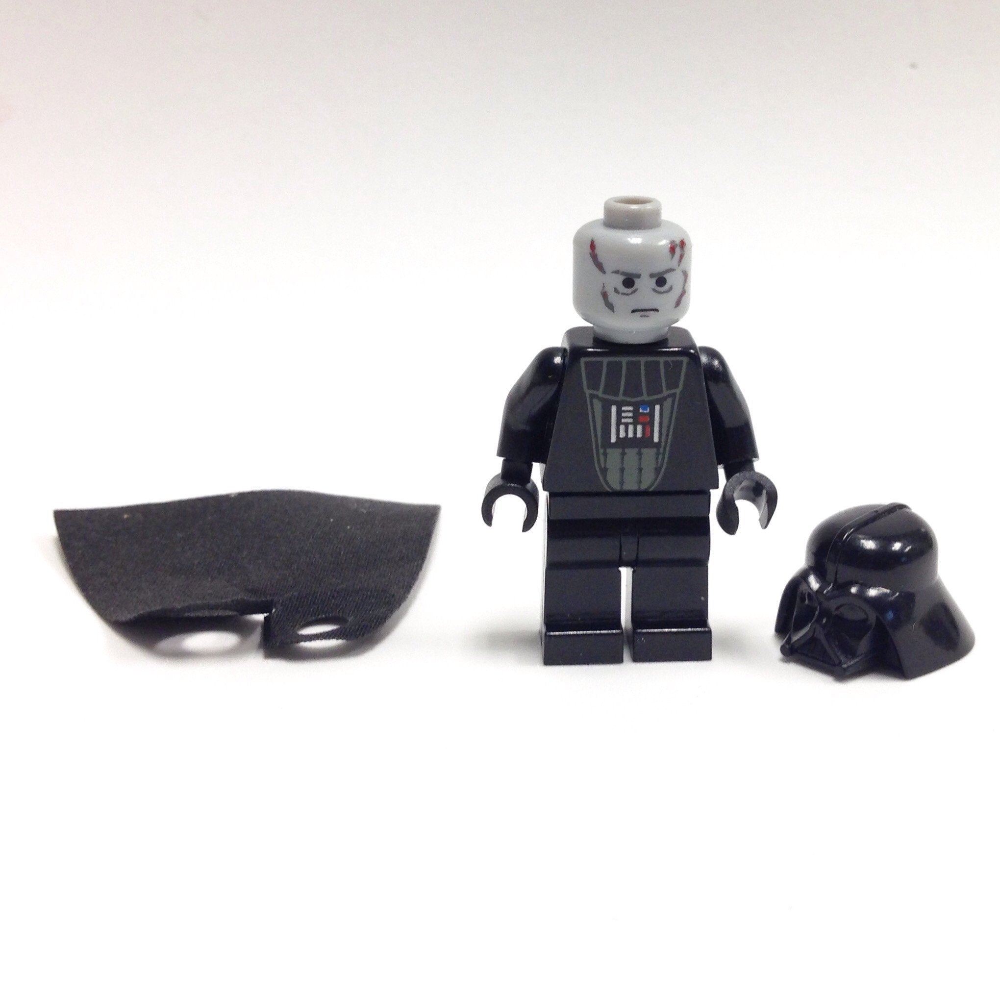  LEGO Star Wars Darth Vader Minifigure with Lightsaber (Imperial  Inspection Version) : Toys & Games